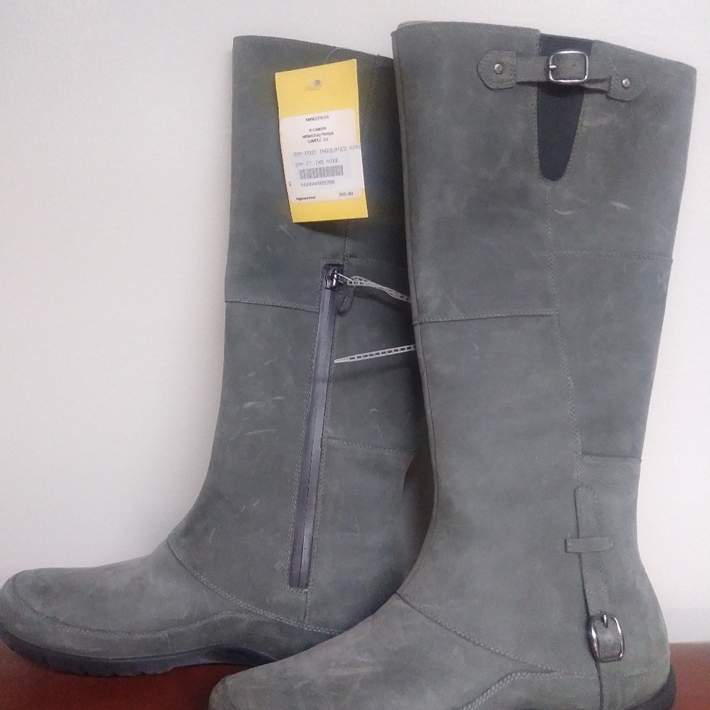 North Face- NWT Camryn Women's Winter Boots SIze 7